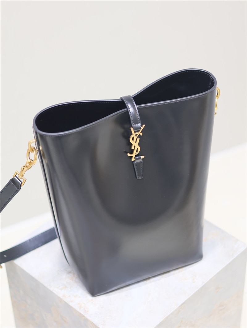 Y51 le5a7 hobo bag