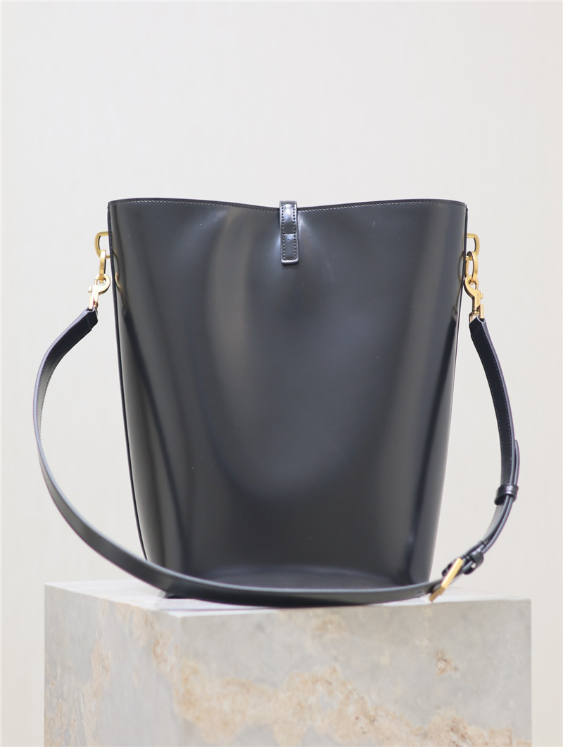 Y51 le5a7 hobo bag