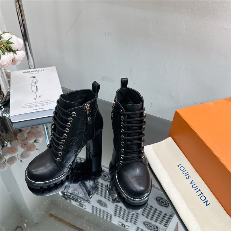 l0vis Vvtt0n star trail black ankle boots