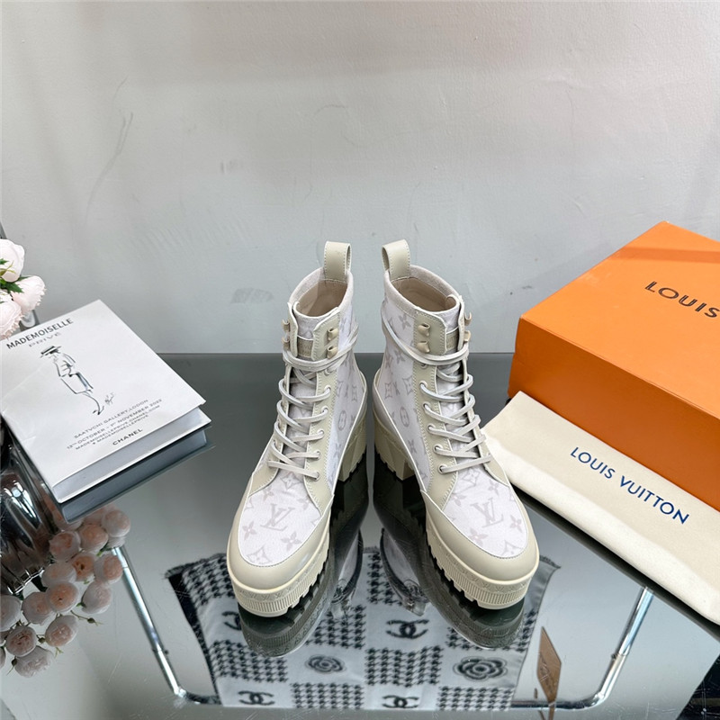 l0vis Vvtt0n monogram laureate platform desert boots