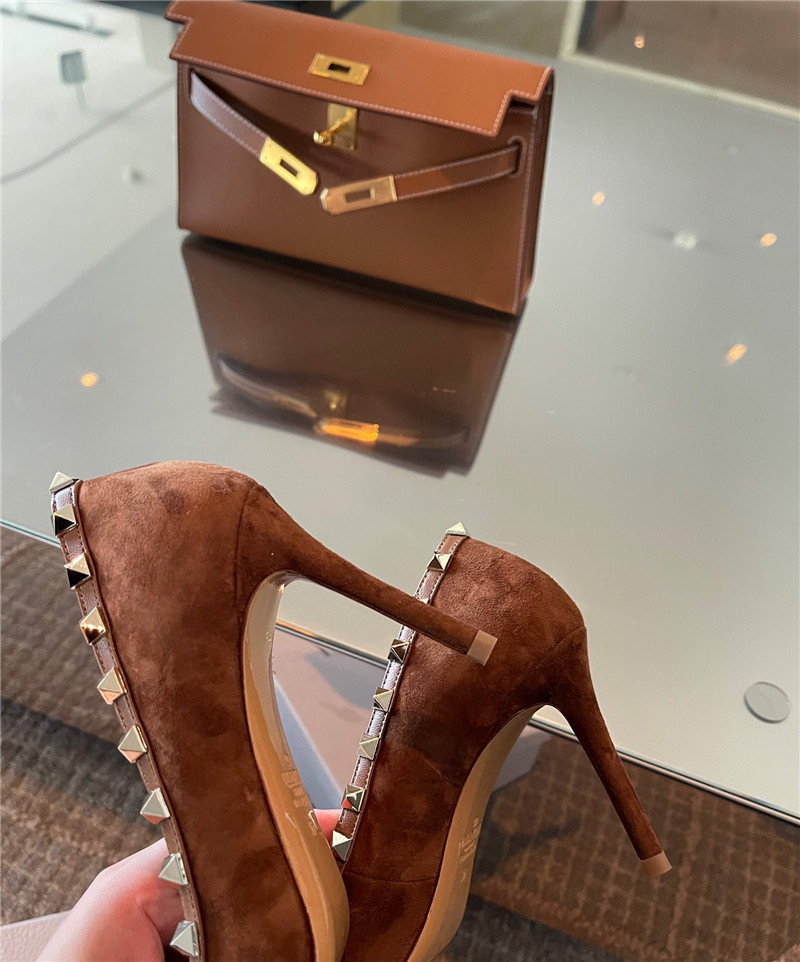 Va1e*ntin0 rivet elegant high heels