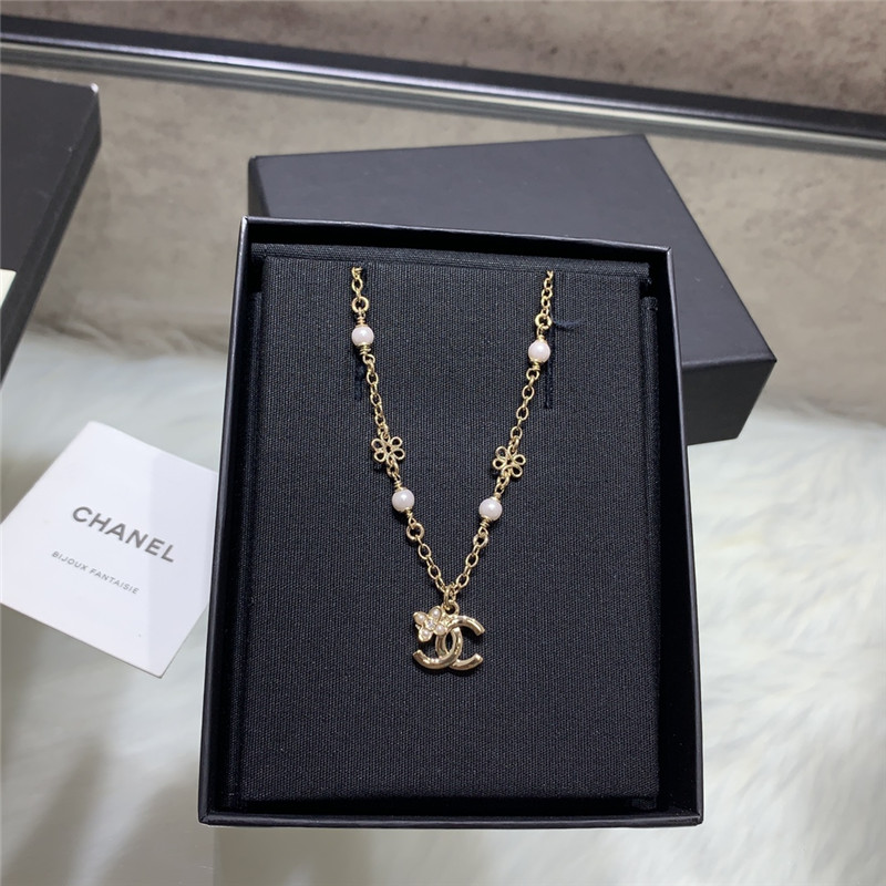 Ch**el mini flower c necklace