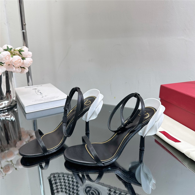 Va1e*ntin0 lacquered flower embellished high heel sandals