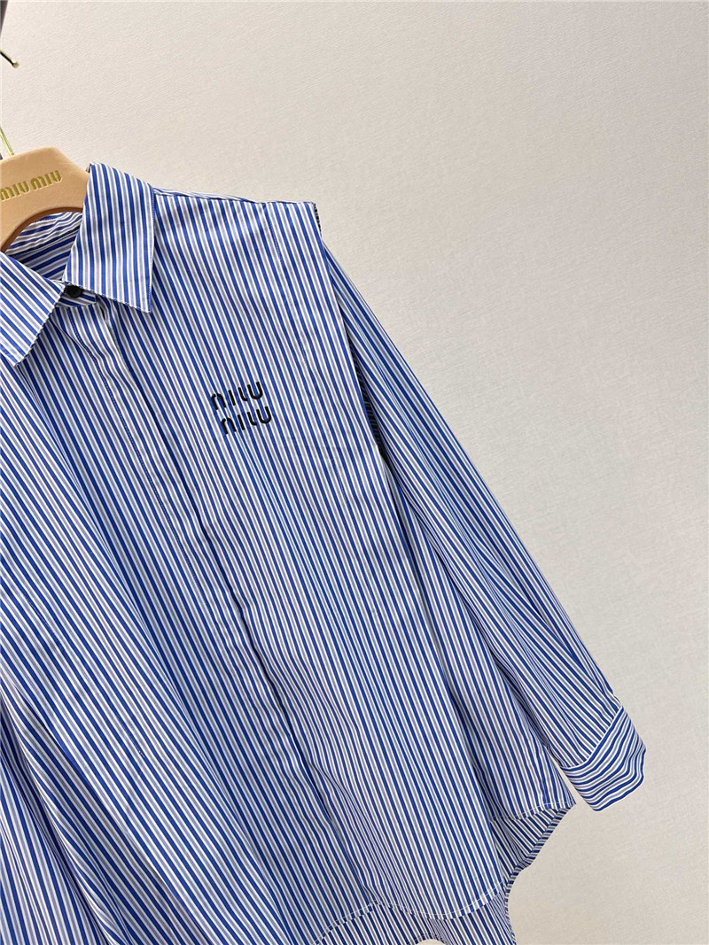 M1um1u loose silhouette design shirt