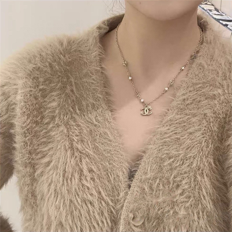 Ch**el pearl flower logo necklace