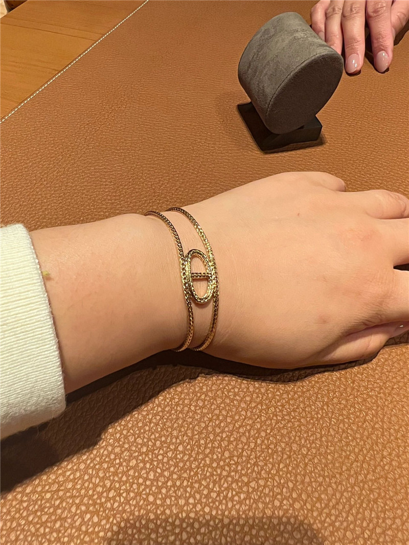 H**me5 pork nose bracelet