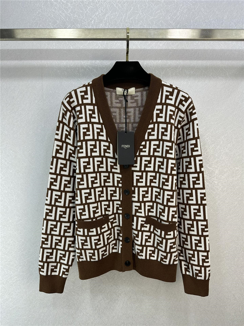D10r presbyopic turtleneck knit sweater
