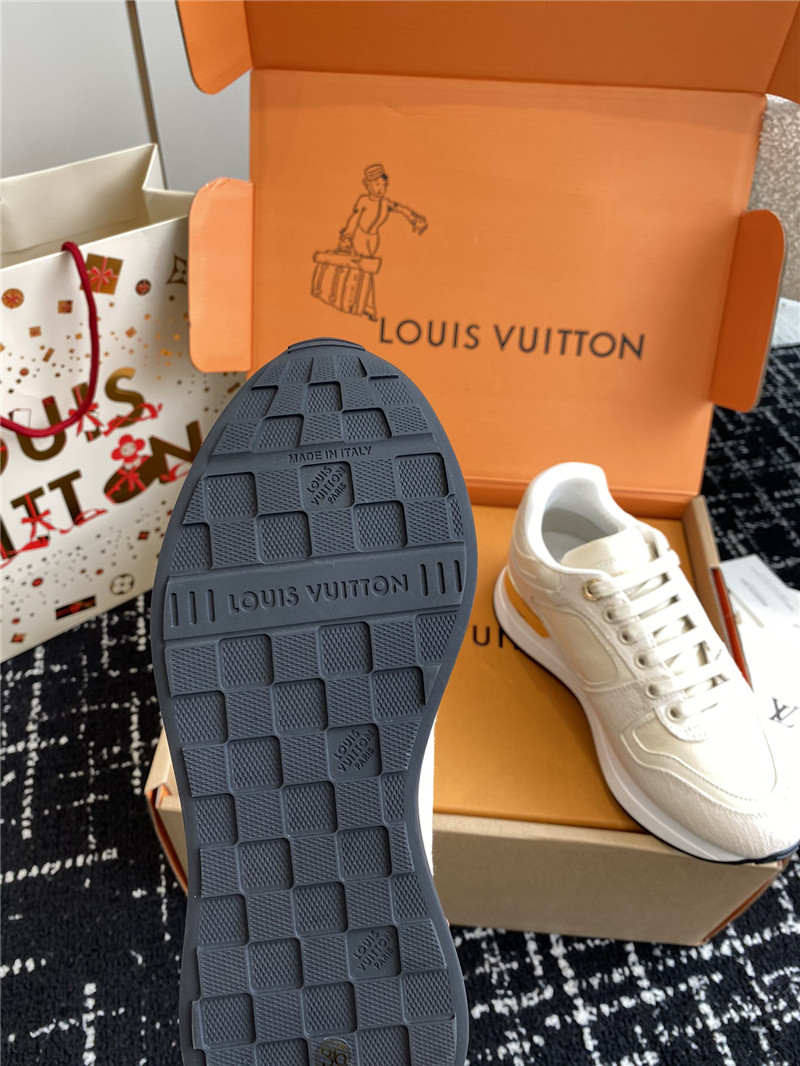 l0vis Vvtt0n lv run away sneakers in beige