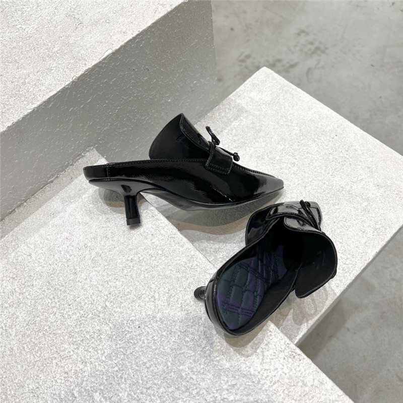 Bv*b*rry new fur heel half slippers
