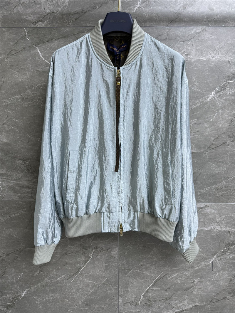 l0vis Vvtt0n lv blue pleated jacket