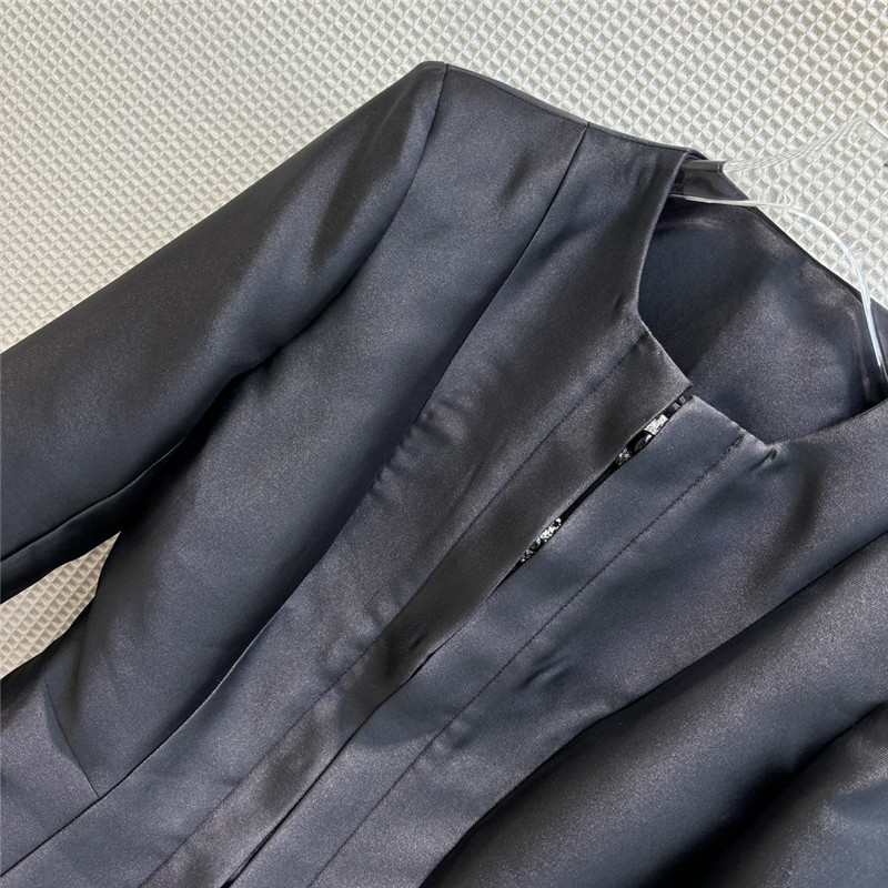 l0vis vvtt0n lv single breasted D1am0nd button waist suit