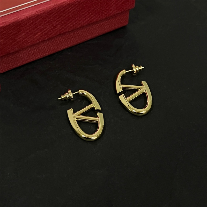 Va1e*ntin0 new earrings