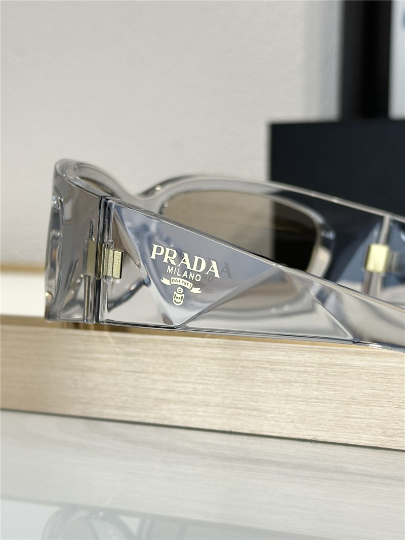 Pra*a sports style sunglasses