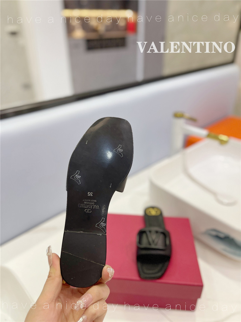 va1e*ntin0 new season slippers Marg*e1a replica shoes