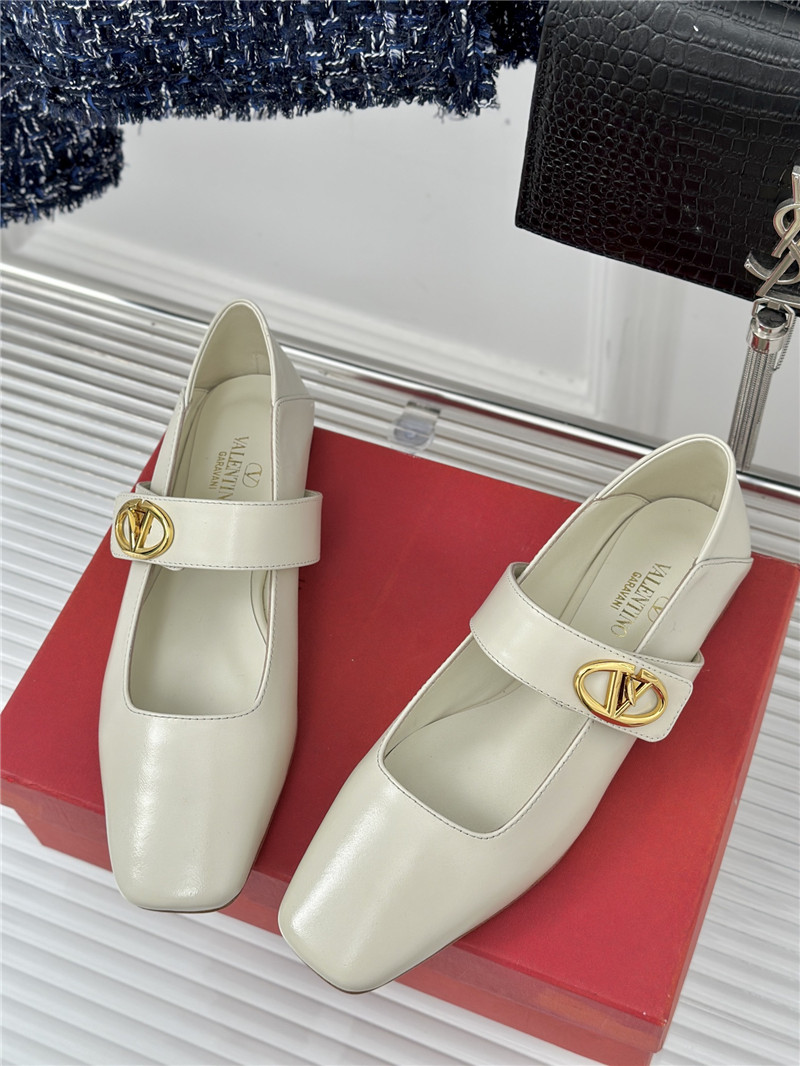 Va1e*ntin0 metal v buckle mary jane shoes replica designer shoes