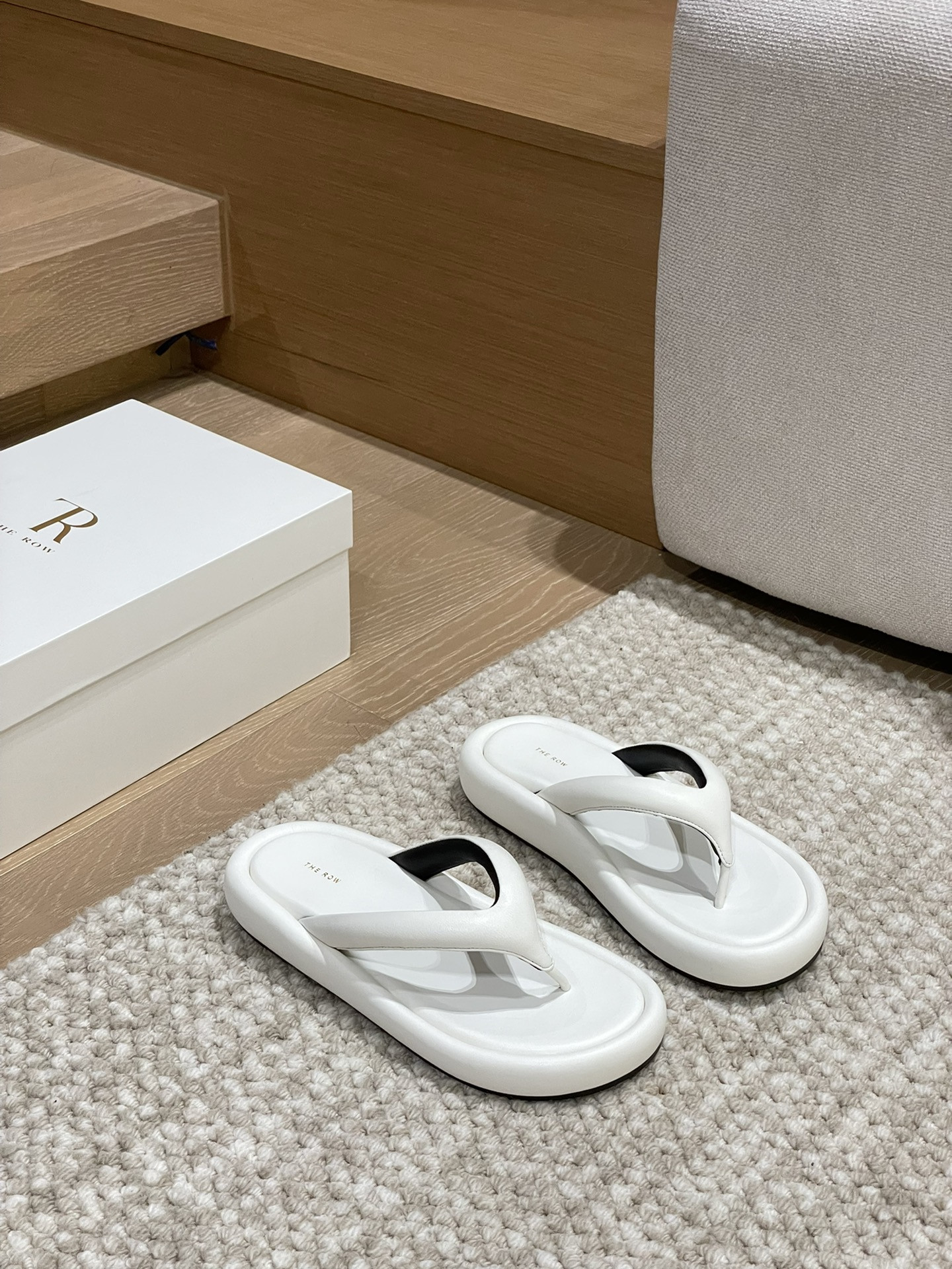 The R0w casual slippers best replica shoes website