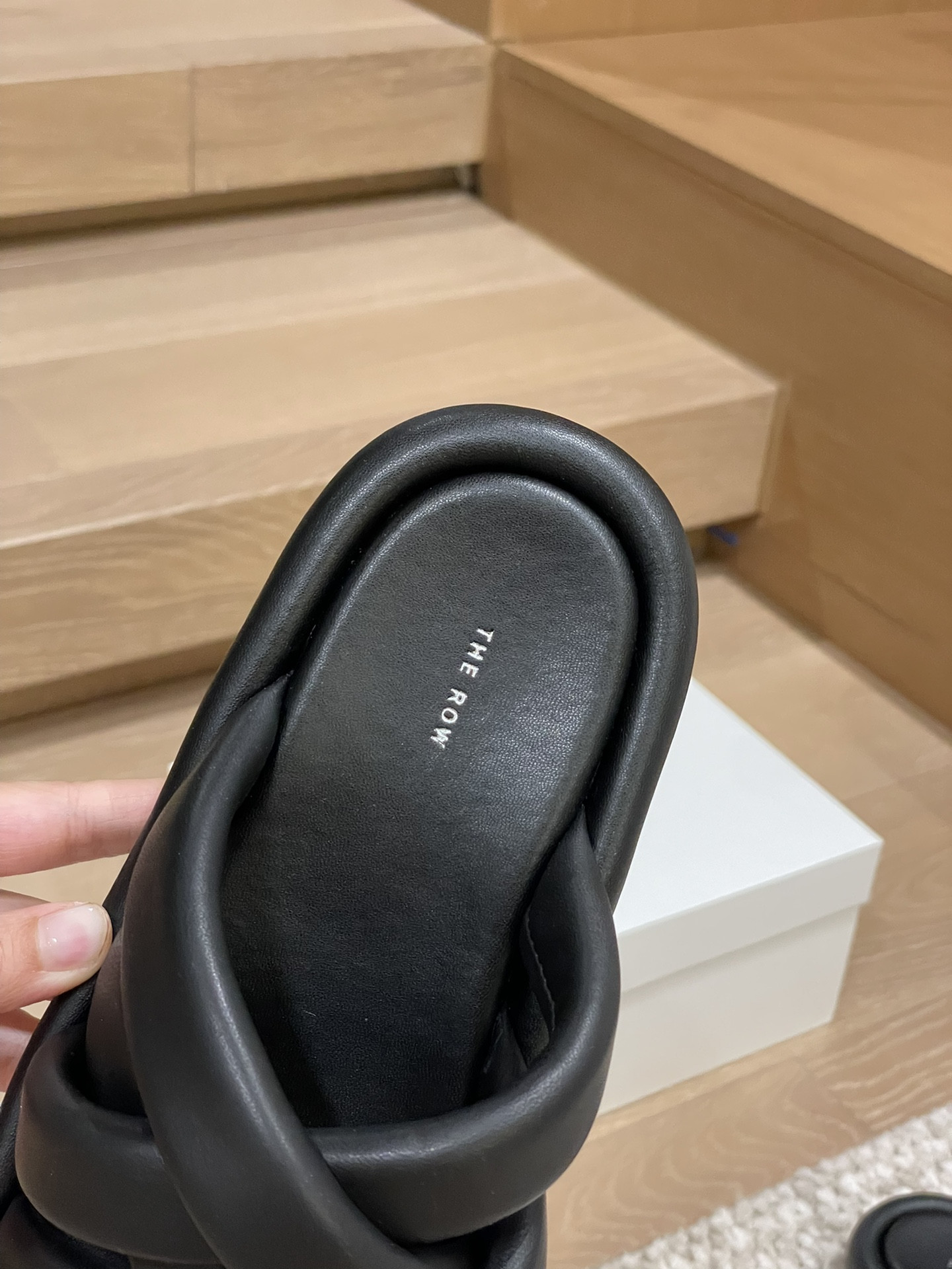 The R0w casual slippers best replica shoes website