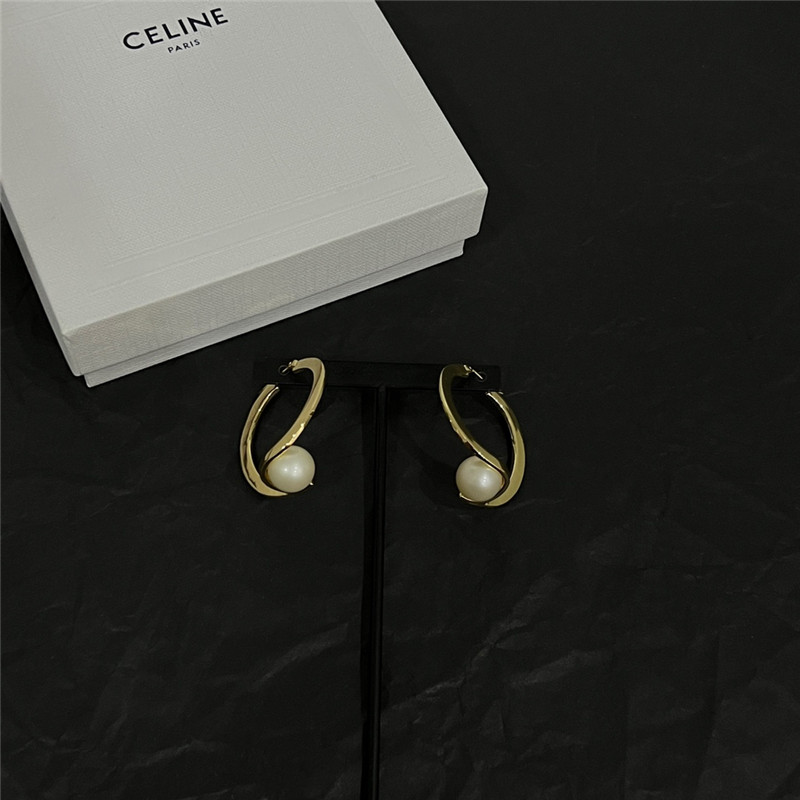 Ce1i*e new earrings