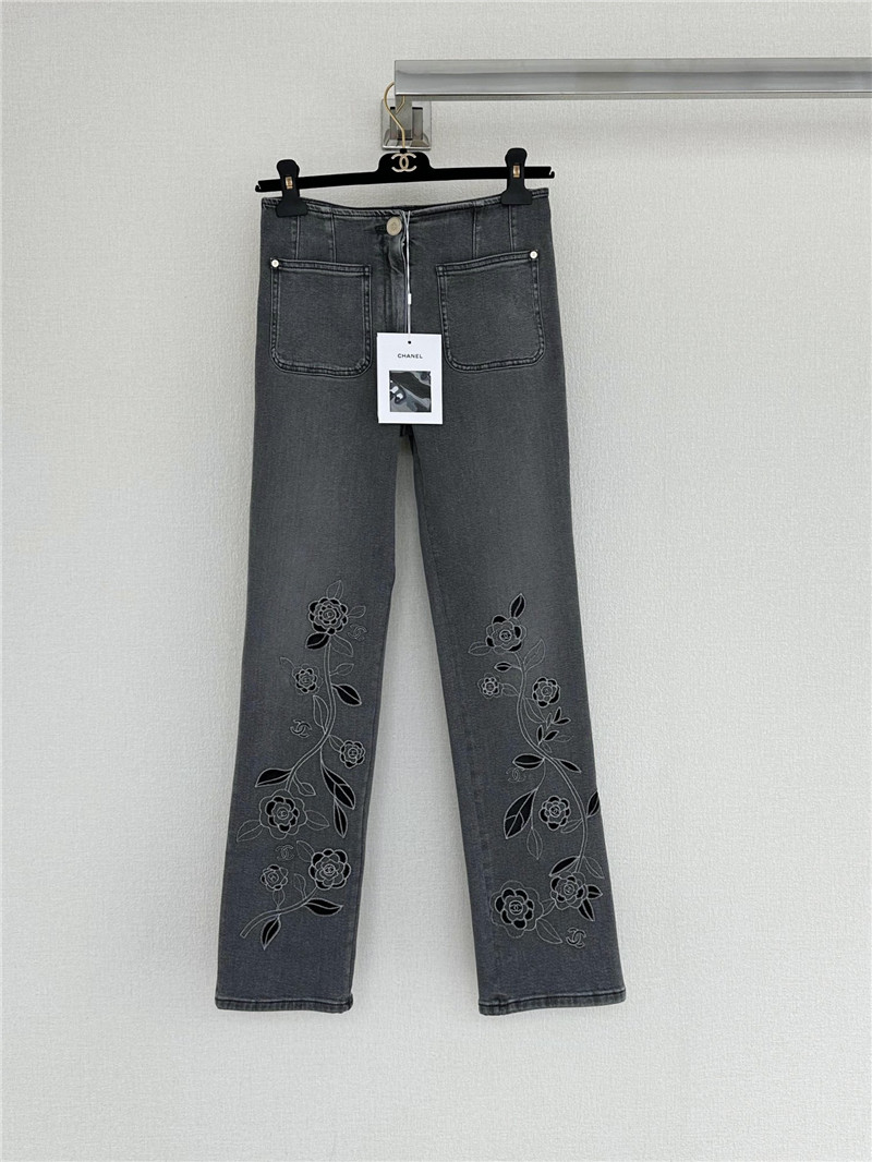 Ch**el gray double pocket embroidered jeans