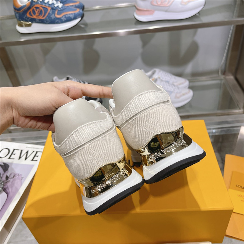 l0vis Vvtt0n lv logo run away sneakers in beige