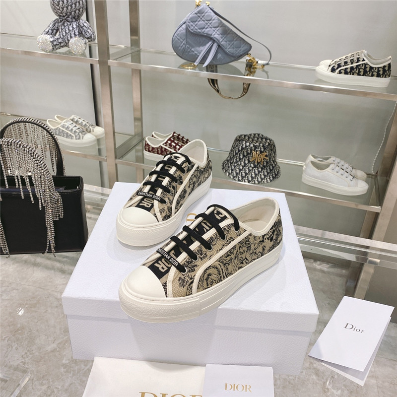 D10r walk’n sneakers