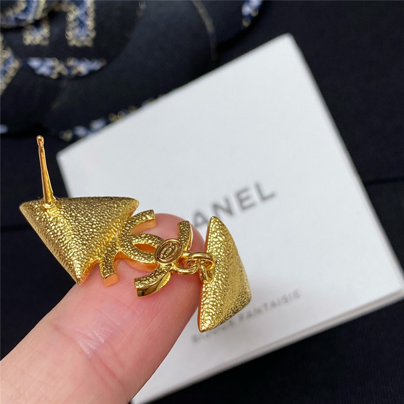 ch**el gold double c triangle black and white D1am0nd earrings