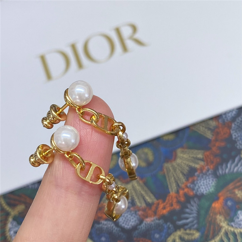 D10r u-shaped pearl tassel earrings