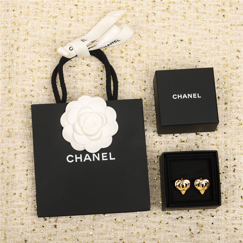Ch**el love double c ear clip
