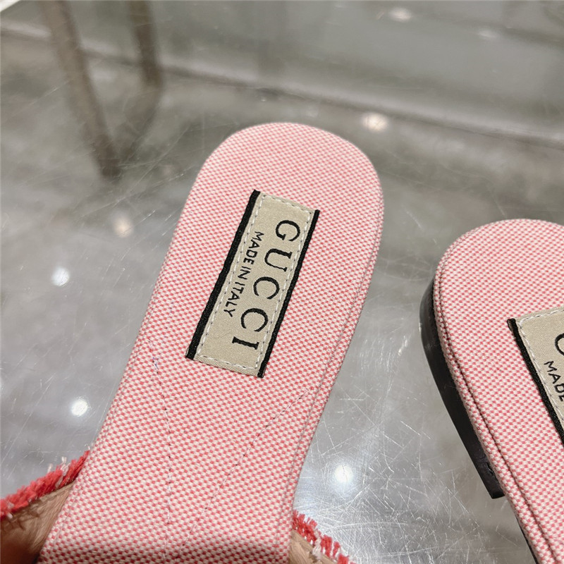 Gvc*1 interlocking g slide sandal pink canvas