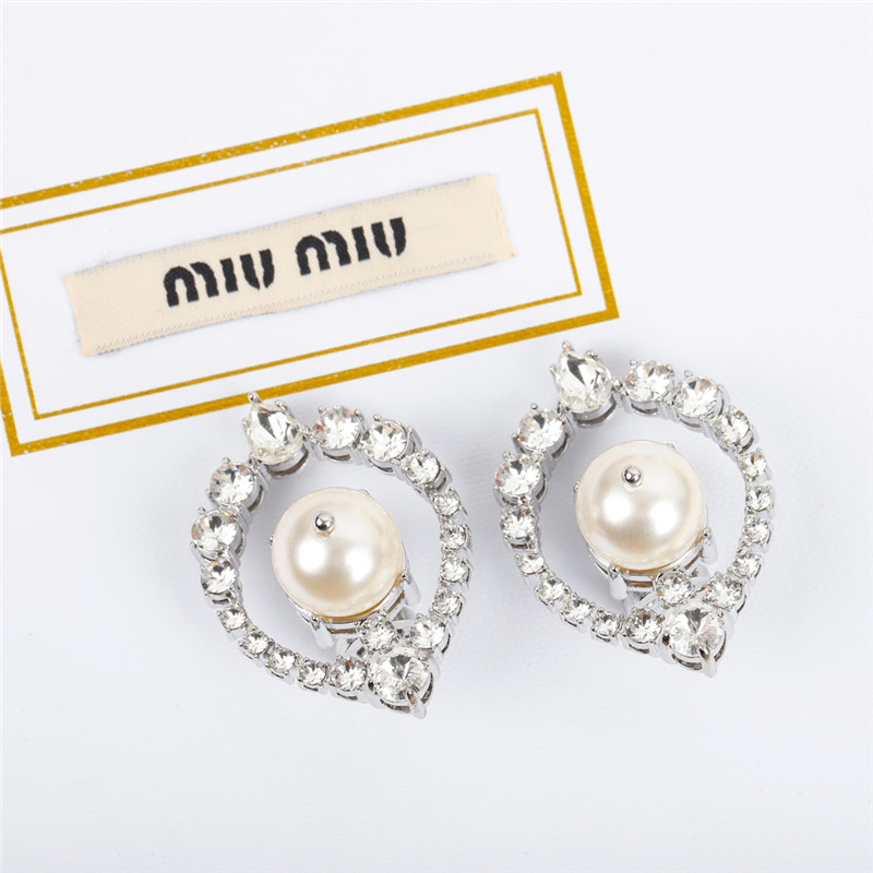 m1um1u full D1am0nd ear clips