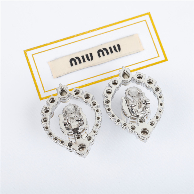 m1um1u full D1am0nd ear clips