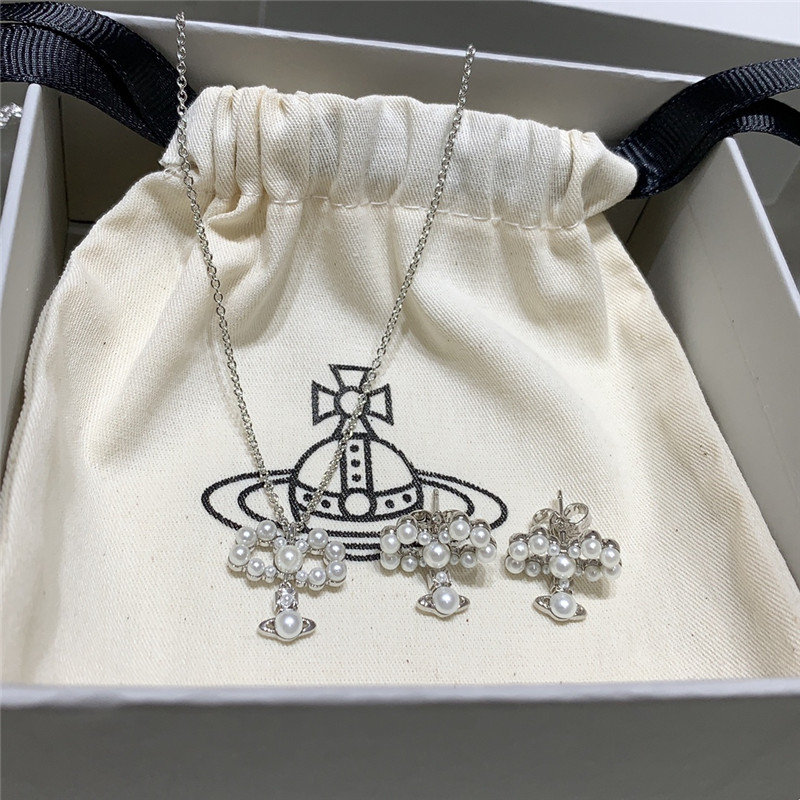 u1u1enne westwood bow saturn necklace