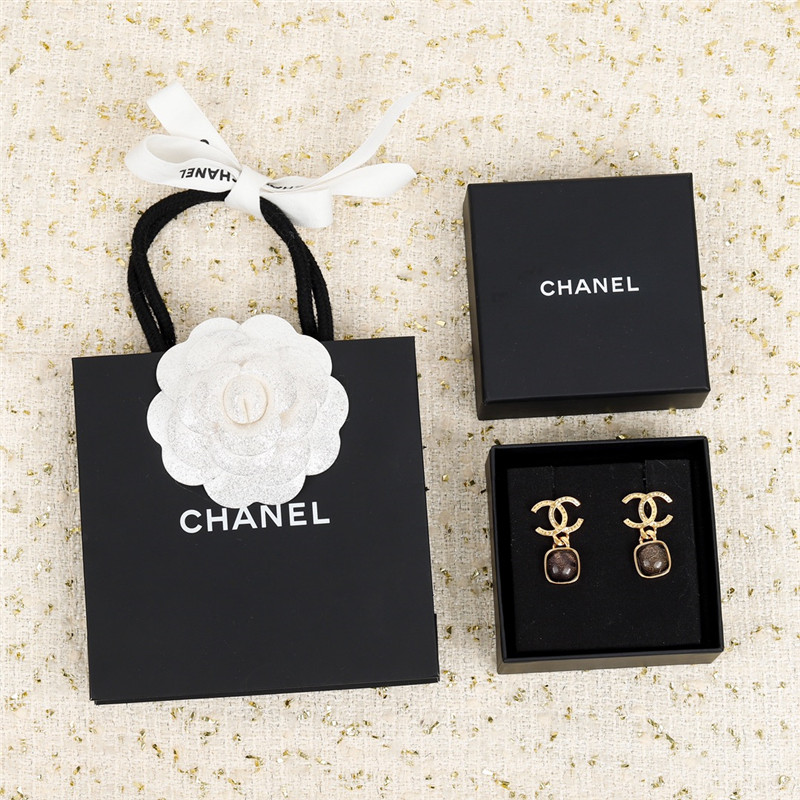 Ch**el letter vintage tag earrings