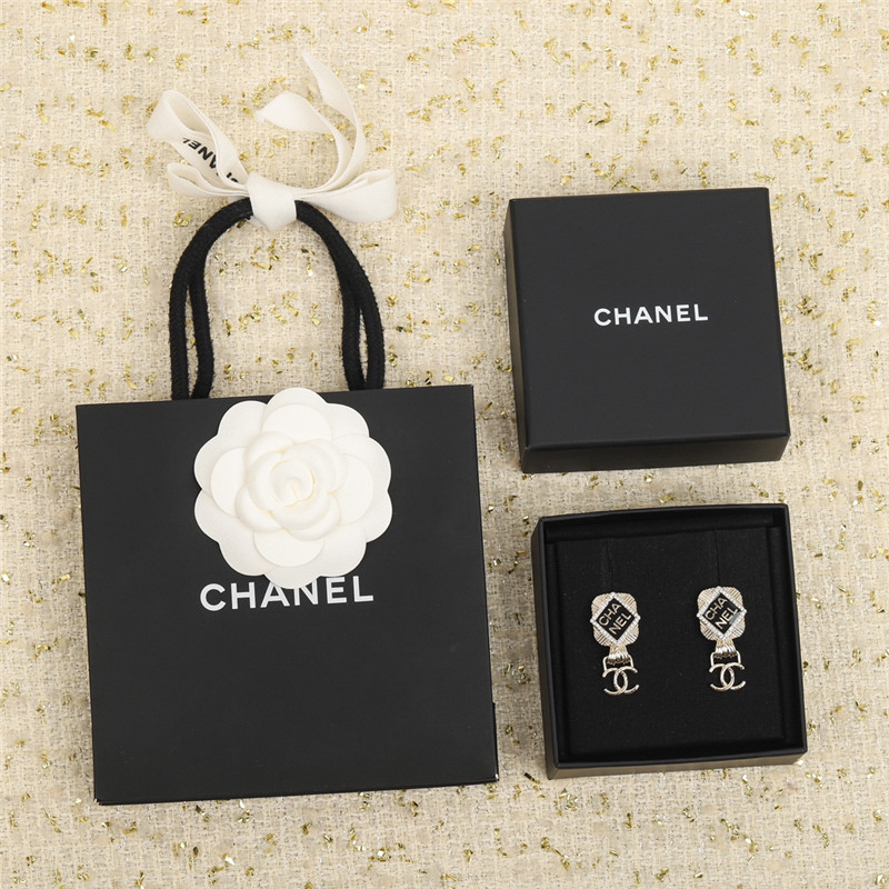 Ch**el letter double c earrings