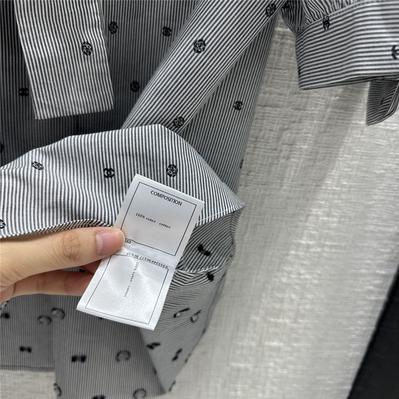 D10r greyish-white polka dot short-sleeved shirt