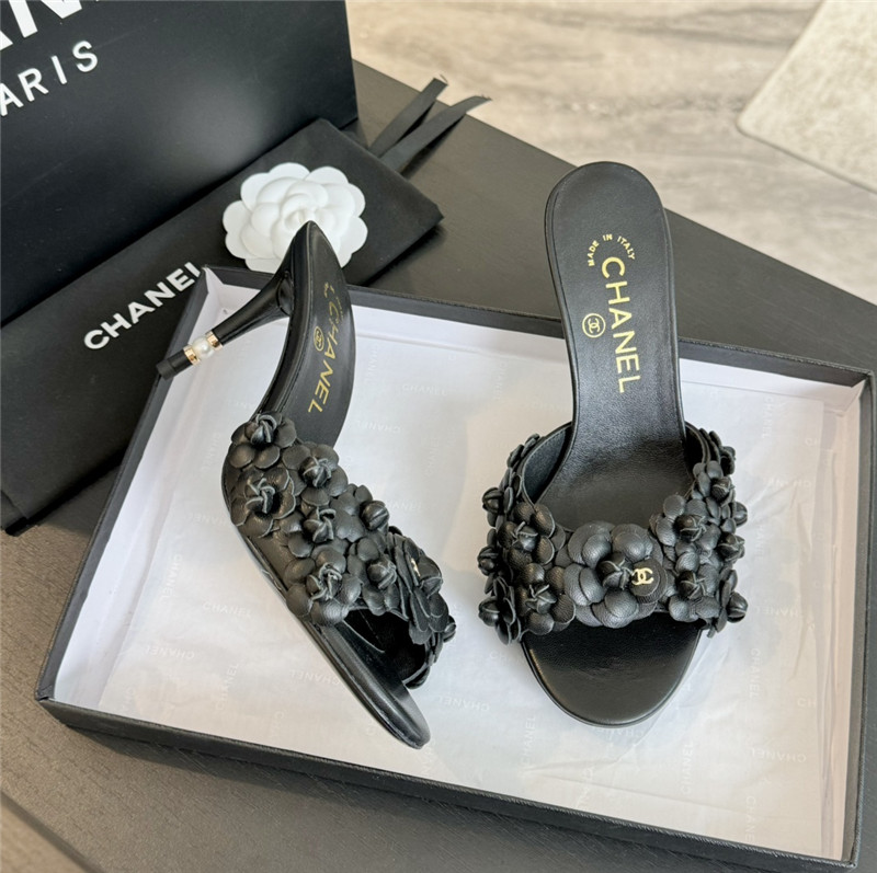 Ch**el camellia heels mules black