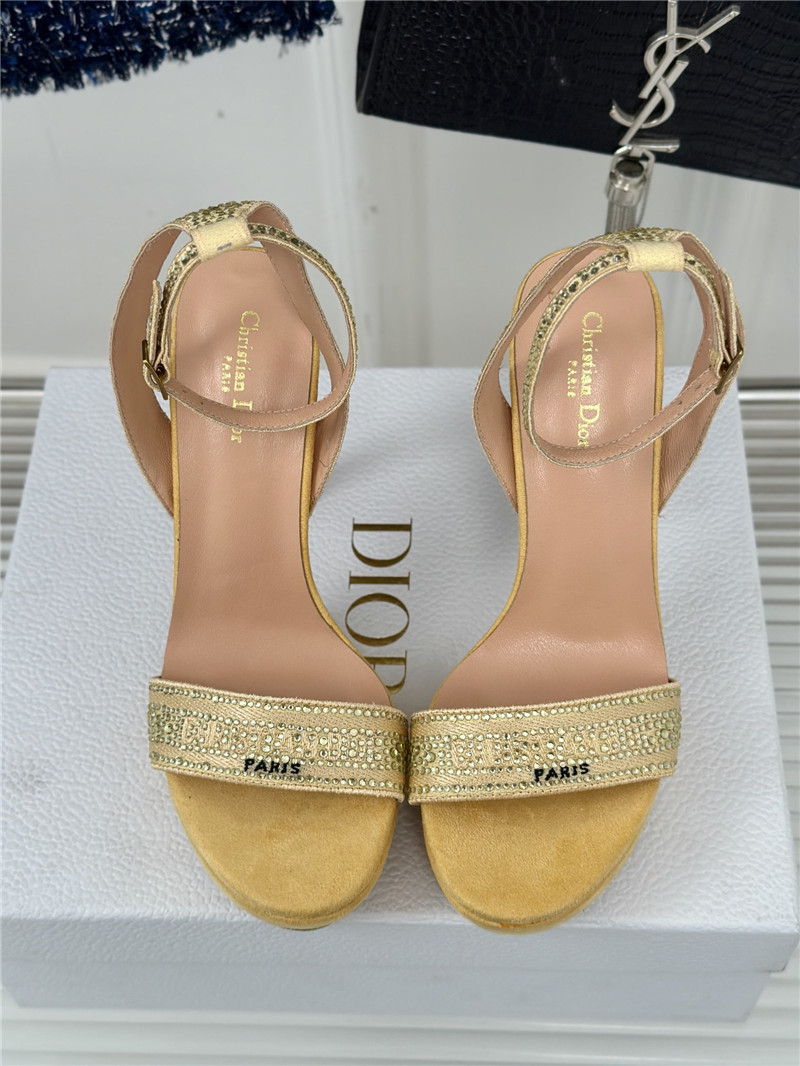 D10r dway heeled platform sandal gold