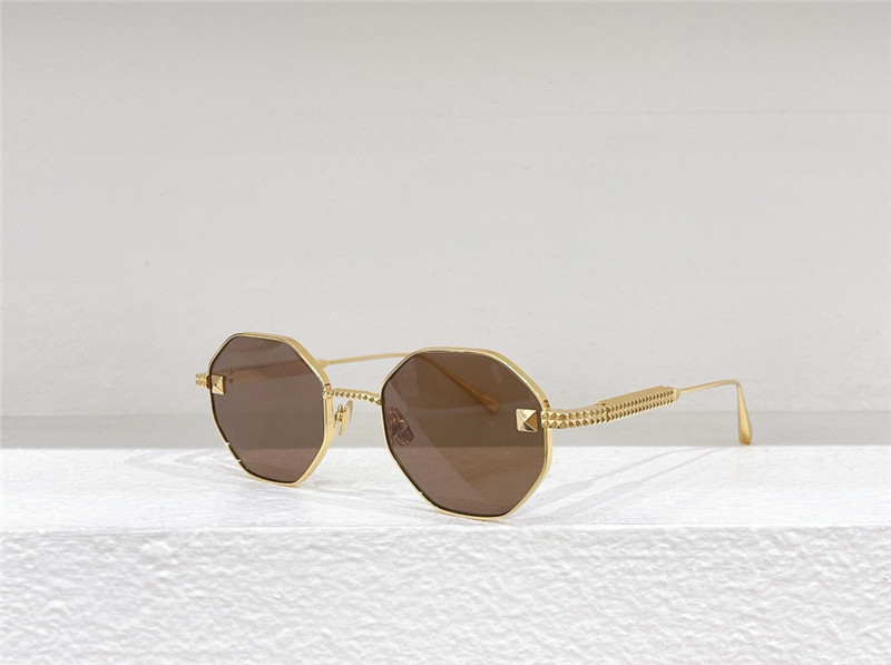 Va1e*ntin0 unique personality sunglasses
