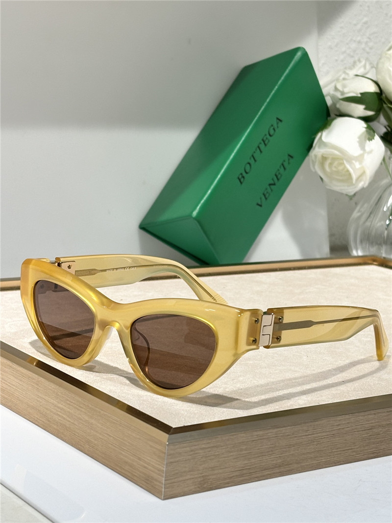 b0tt*ga Ven*ta cat-eye sunglasses