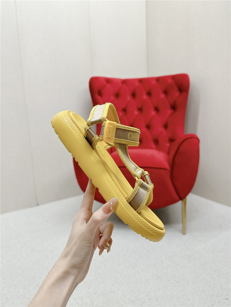 D10r women’s yellow d-wave sandals