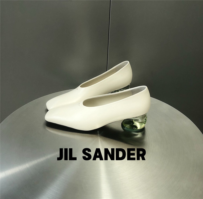 Jil Sander Perspex Block Heel Round-toe Pumps in Beige