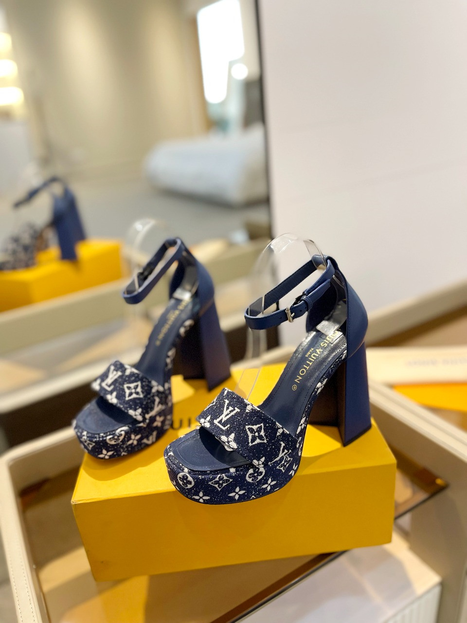 l0vis Vvtt0n monogram jacquard denim platform sandals blue