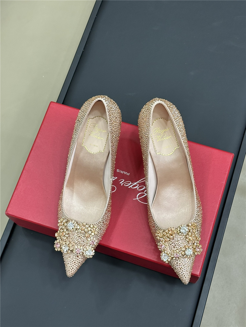 roger u1u1er beige flower d1am0nd buckle heels