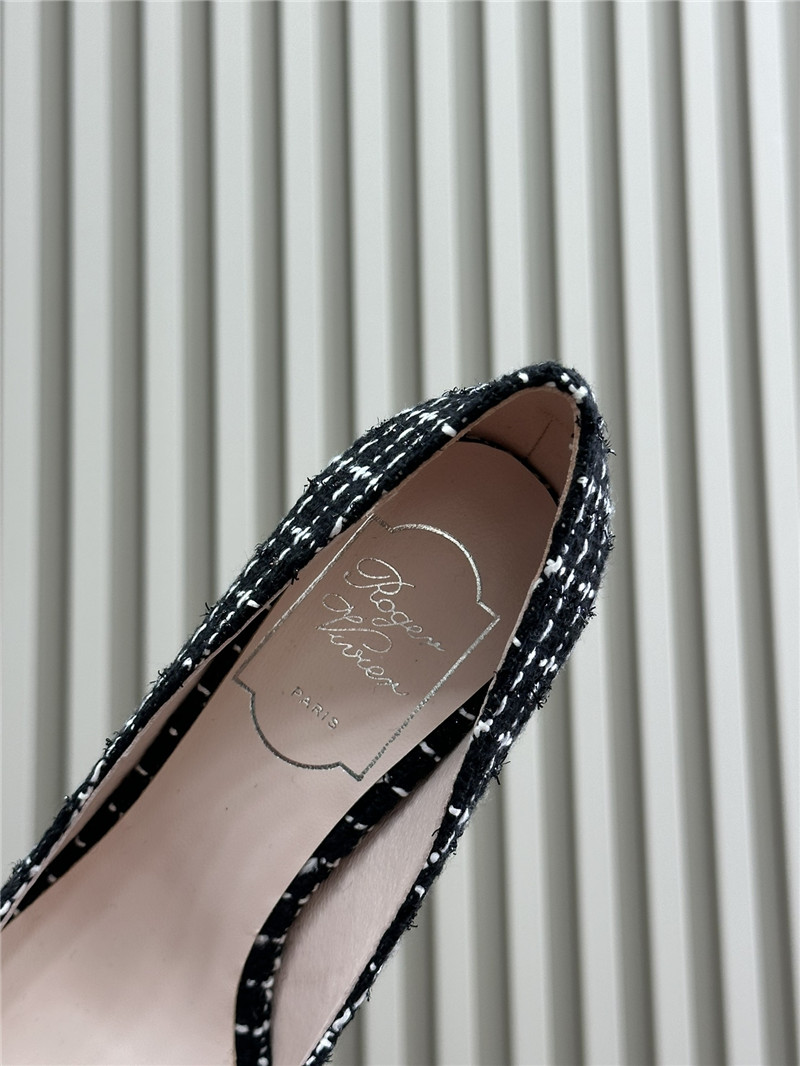 roger u1u1er tweed efflorescence pumps in black