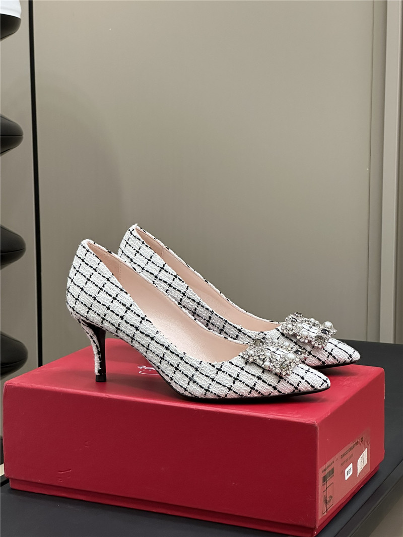 roger u1u1er tweed efflorescence pumps