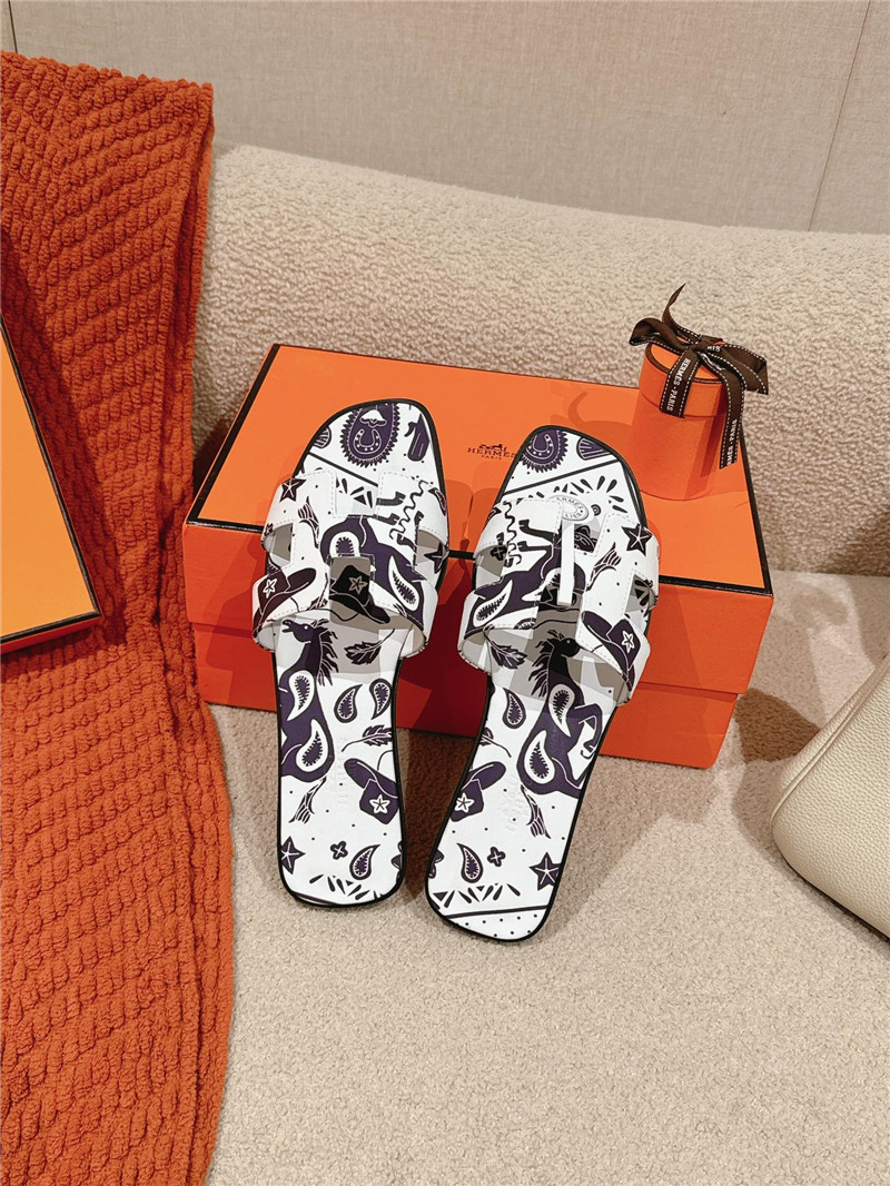 H**me5 oran sandal with white animaux bandana