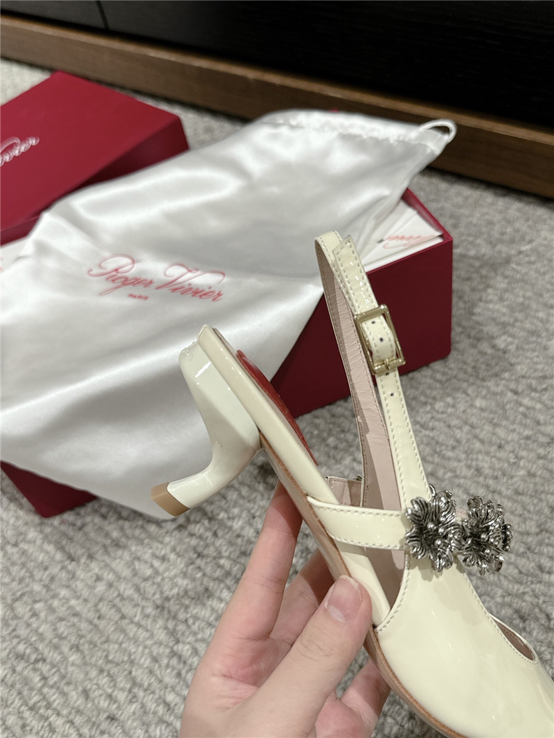 roger u1u1er efflorescence mary jane slingbacks in ivory