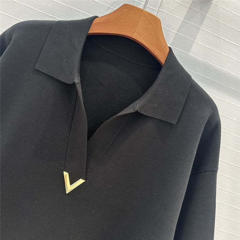 Va1e*ntin0 v logo sweater replica designer clothes