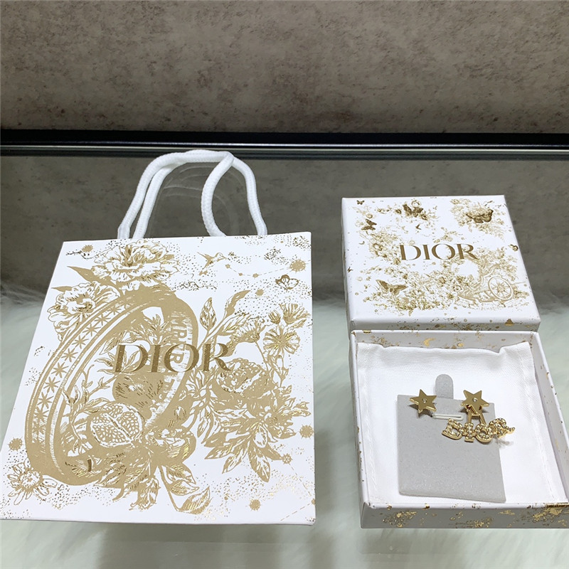 D10r star letter earrings