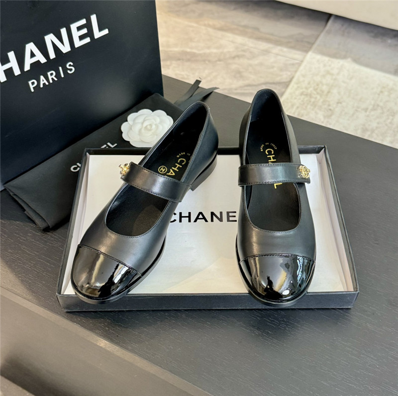 Ch**el gold interlock mary janes in black calfskin